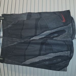 Mens Nike Dri-Fit training shorts, Standard Fit,